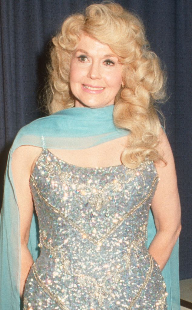 Donna Douglas Height, Weight & Body Measurements.