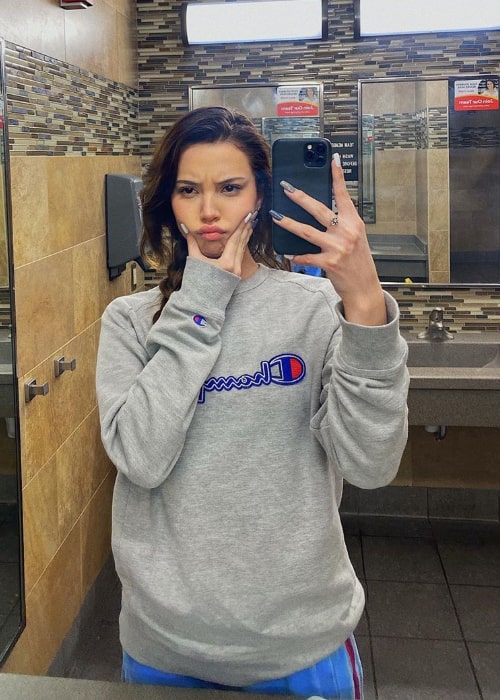 Romina-Gafur-as-seen-while-taking-a-mirror-selfie-in-March-2020